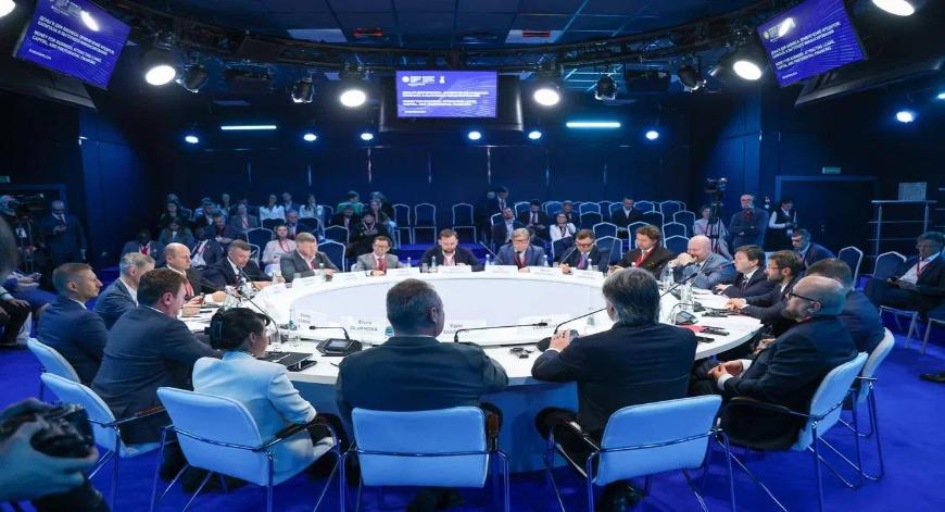 Больше альтернатив кредитам: на ПМЭФ-2025 обсудили варианты финансирования МСП